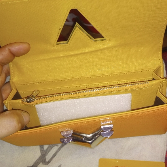 LV portefeuille Twist Epi Long Wallet - Picture 3 of 11